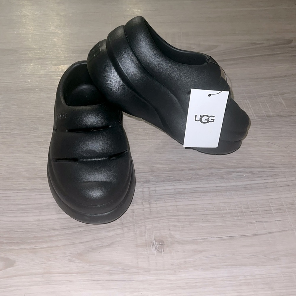 BNWT UGG TODDLER SPORT YEAH CLOG SIZE 10